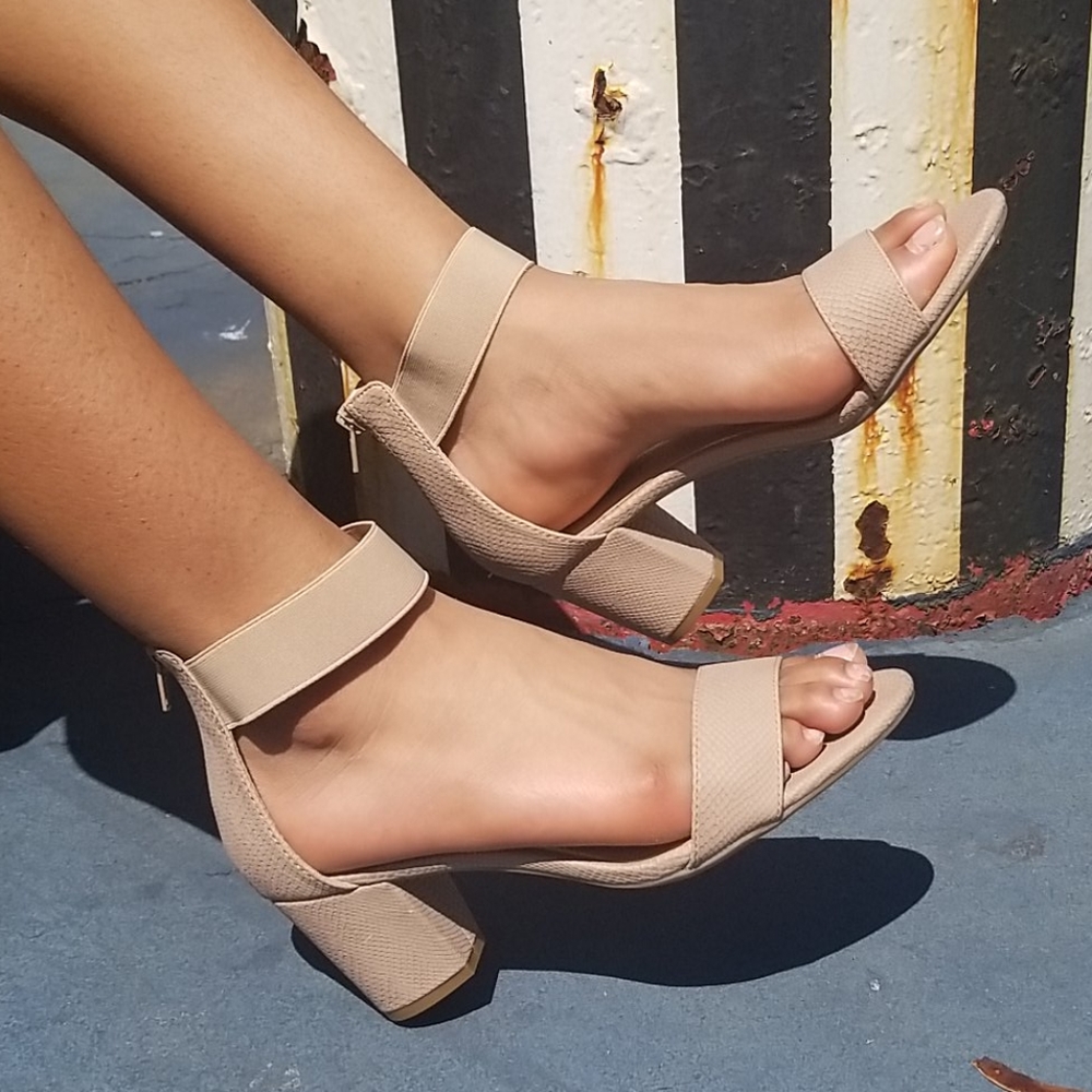 Nine West " Jetset"  nude sandals size 9